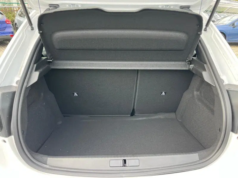 Peugeot 208 nuova a Milano (10)