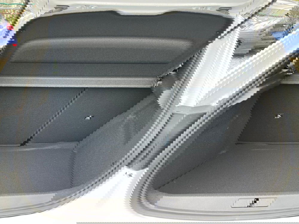 Peugeot 208 nuova a Milano (10)