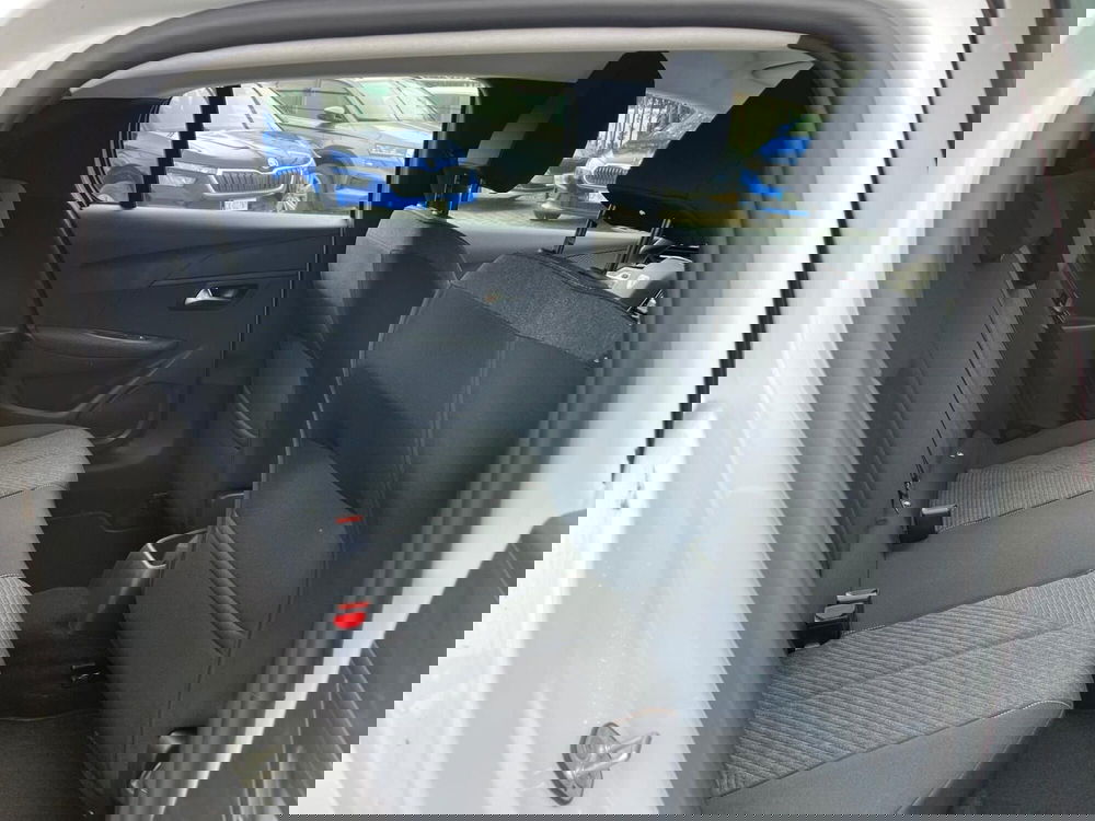 Peugeot 208 nuova a Milano (13)