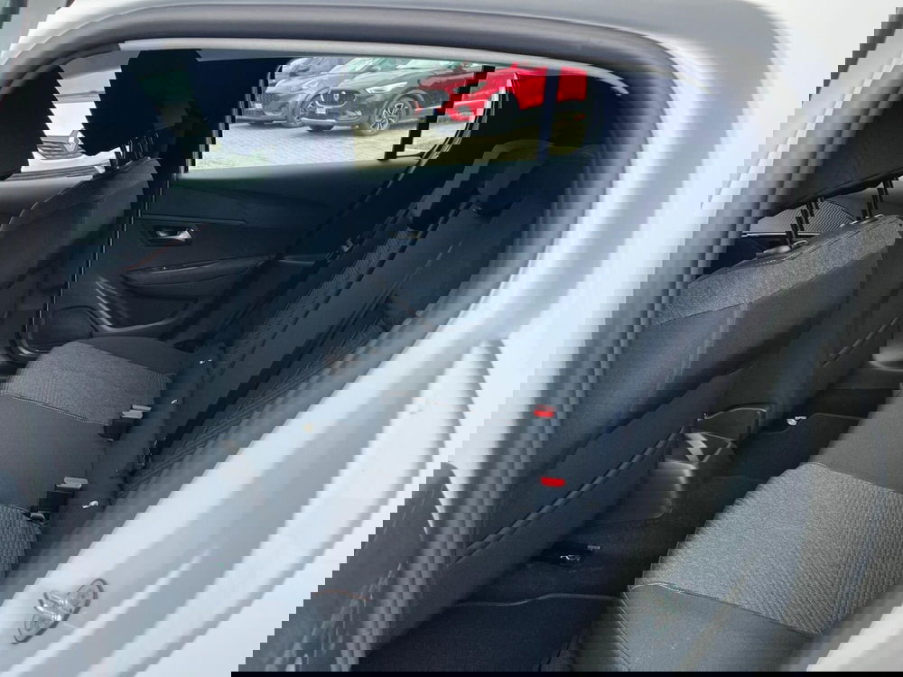 Peugeot 208 nuova a Milano (14)