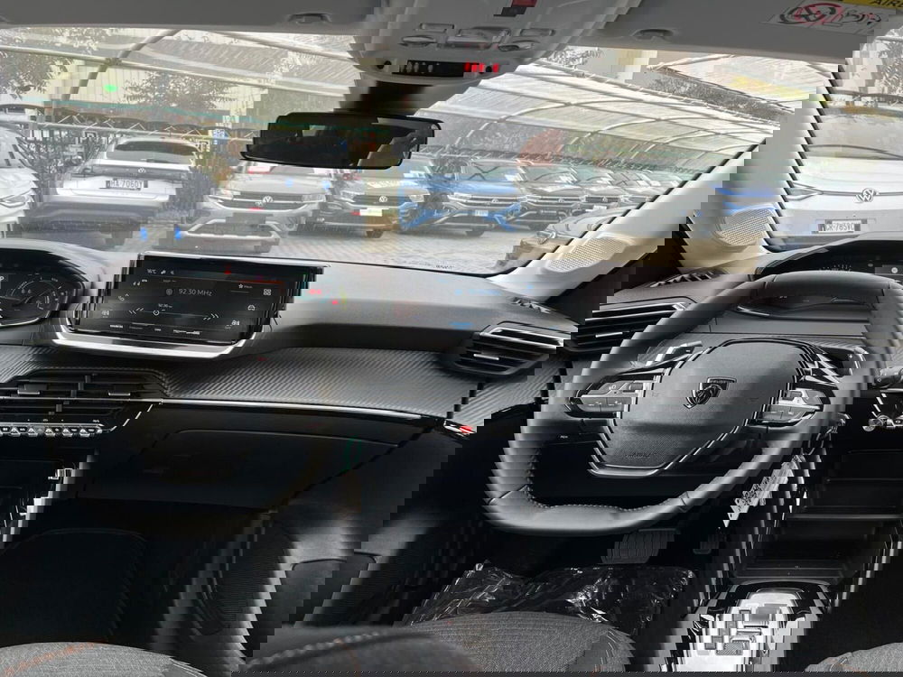 Peugeot 208 nuova a Milano (15)