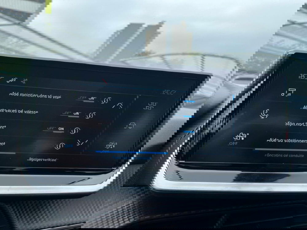 Peugeot 208 nuova a Milano (16)