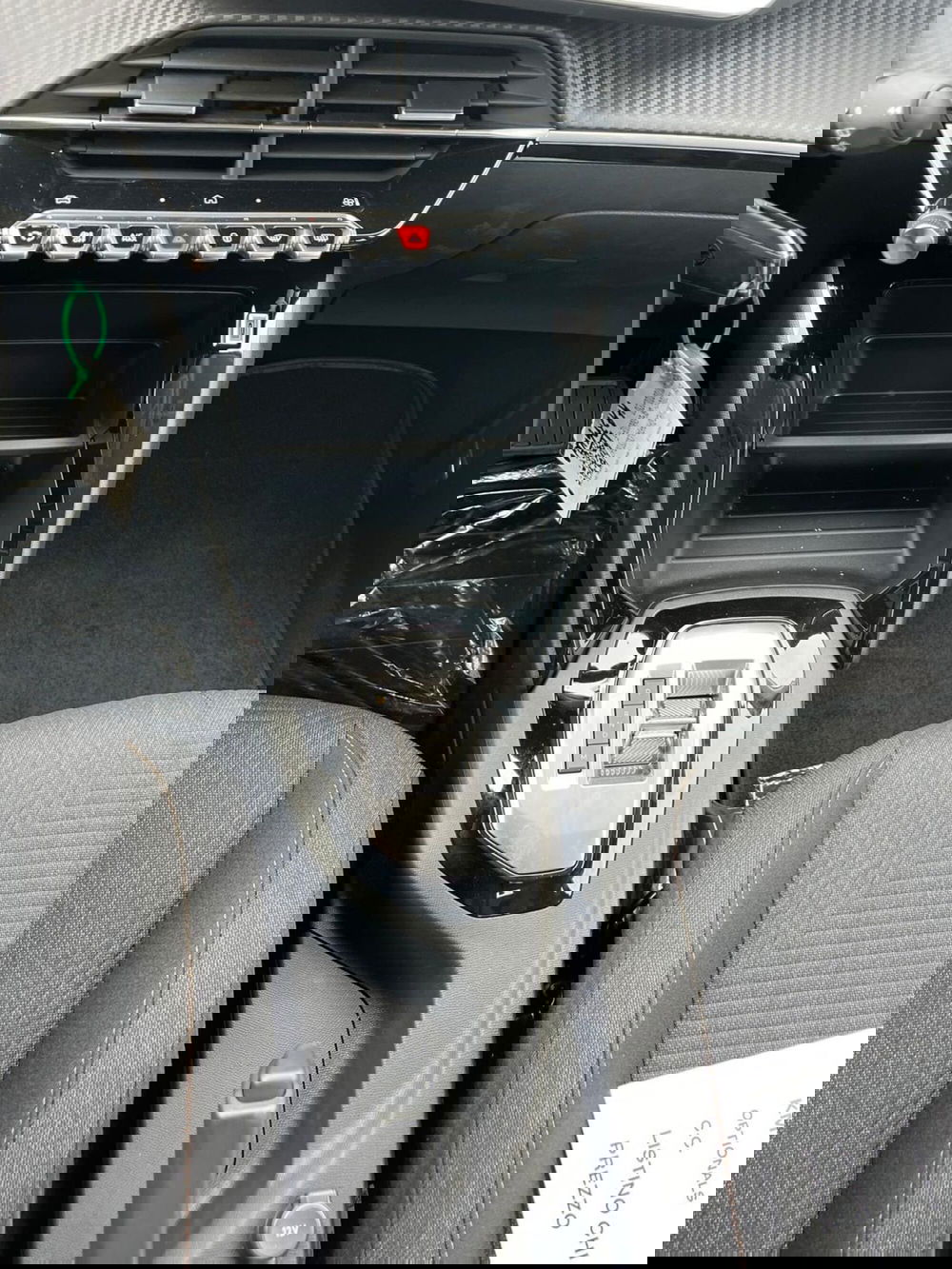 Peugeot 208 nuova a Milano (17)