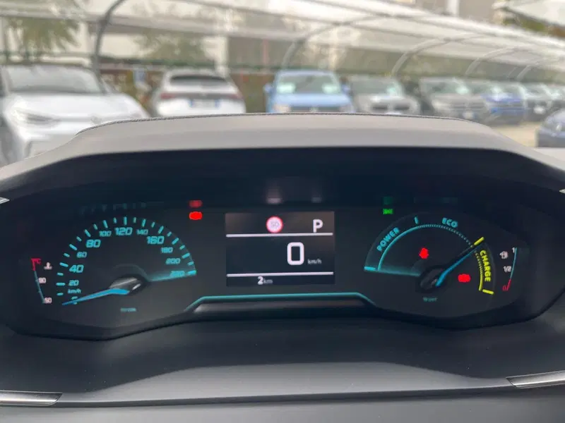 Peugeot 208 nuova a Milano (18)