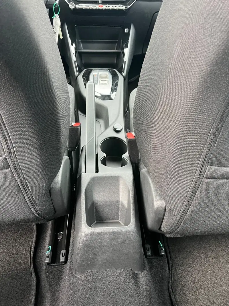 Peugeot 208 nuova a Milano (19)