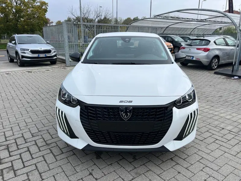Peugeot 208 nuova a Milano (2)