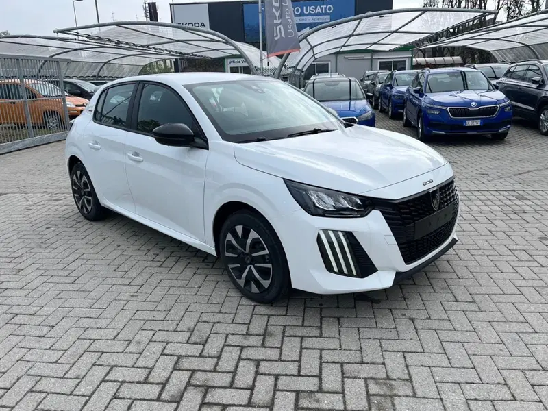 Peugeot 208 nuova a Milano (3)