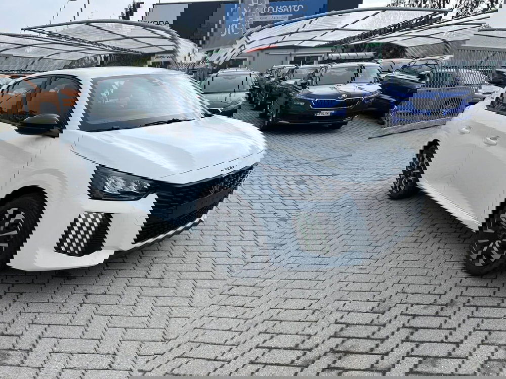 Peugeot 208 nuova a Milano (3)