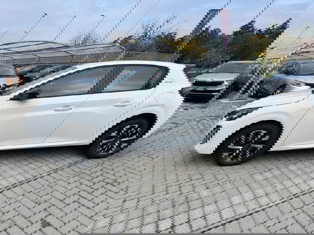 Peugeot 208 nuova a Milano (5)