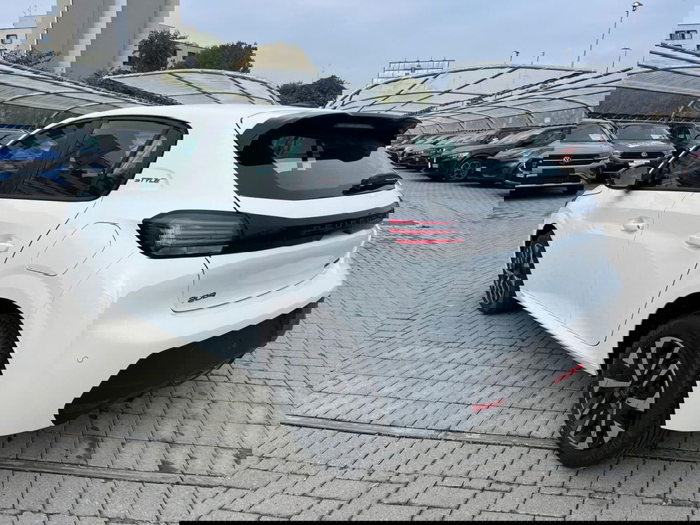 Peugeot 208 nuova a Milano (7)