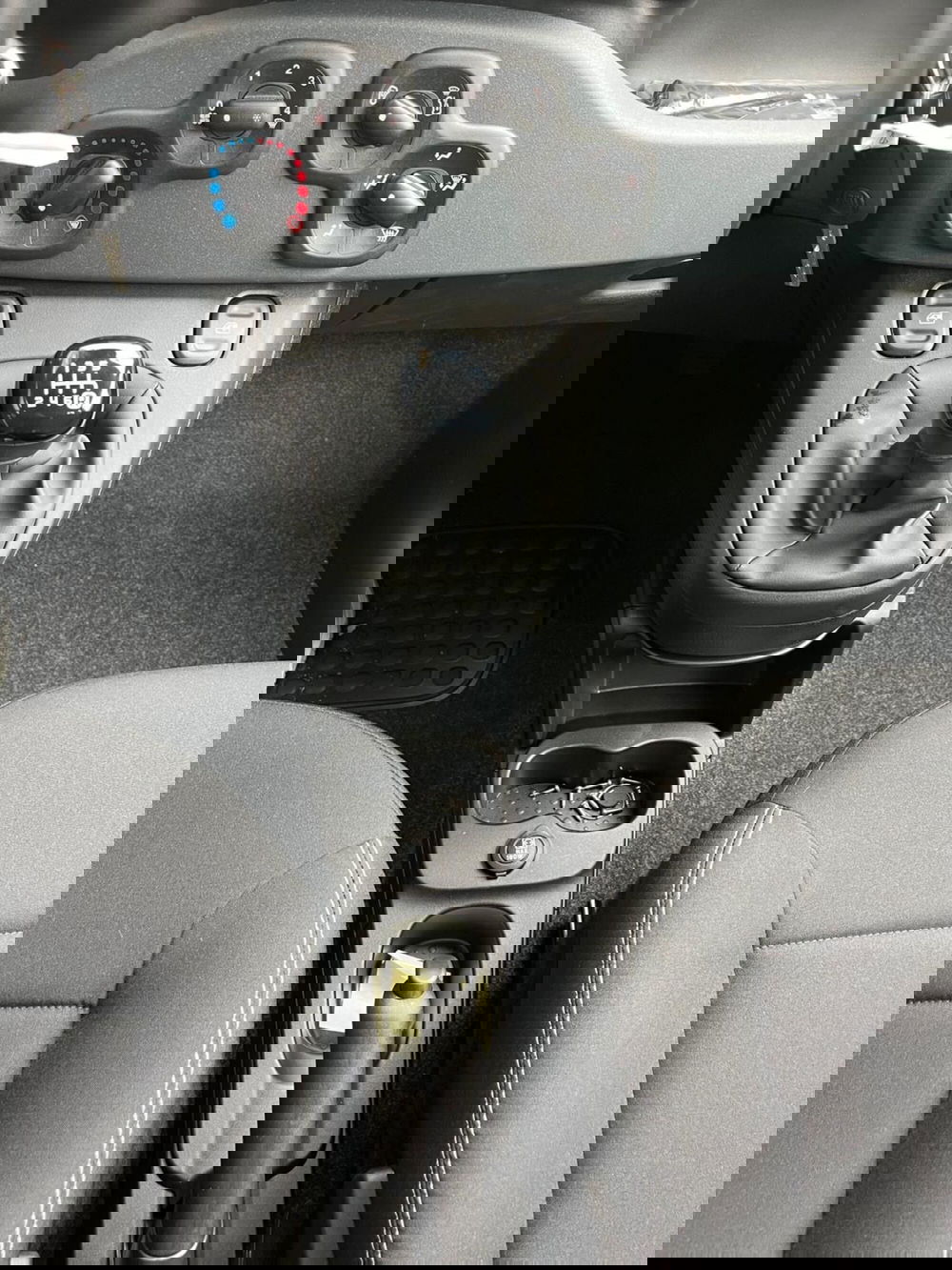 Fiat Panda Cross nuova a Milano (17)