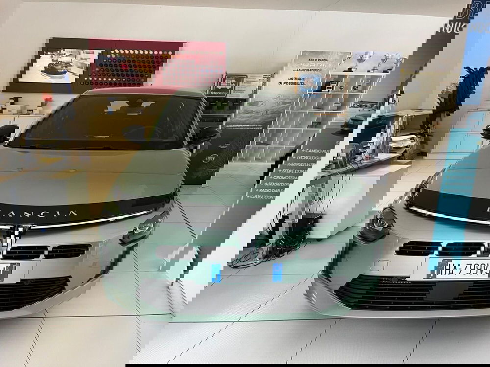 Lancia Ypsilon nuova a Milano (2)