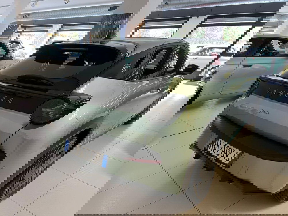 Lancia Ypsilon nuova a Milano (6)