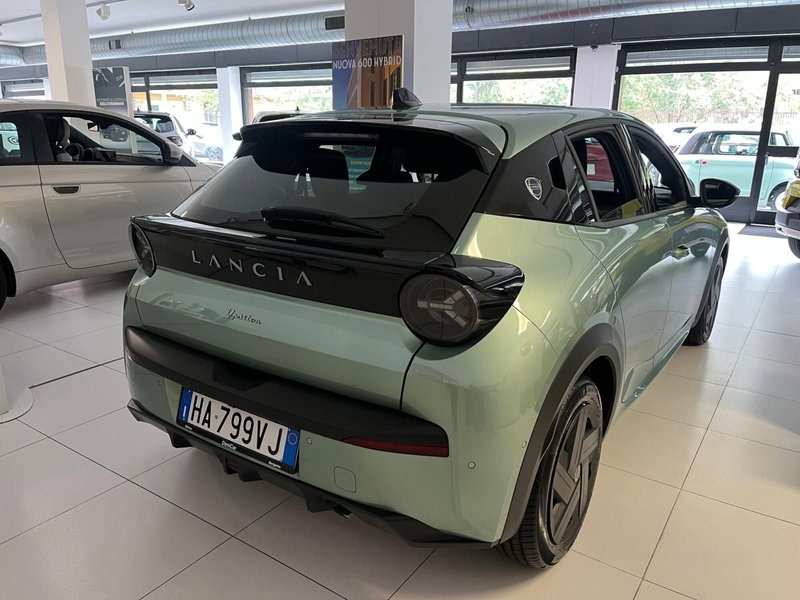 Lancia Ypsilon nuova a Milano (6)