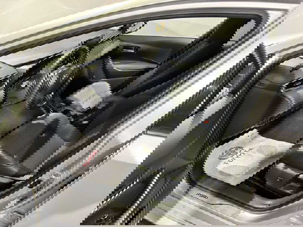 Toyota Corolla Touring Sports usata a Milano (12)