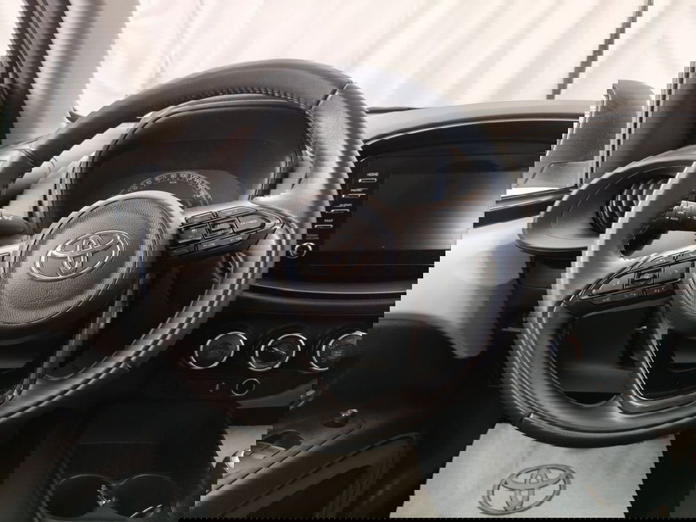 Toyota Aygo X usata a Frosinone (11)
