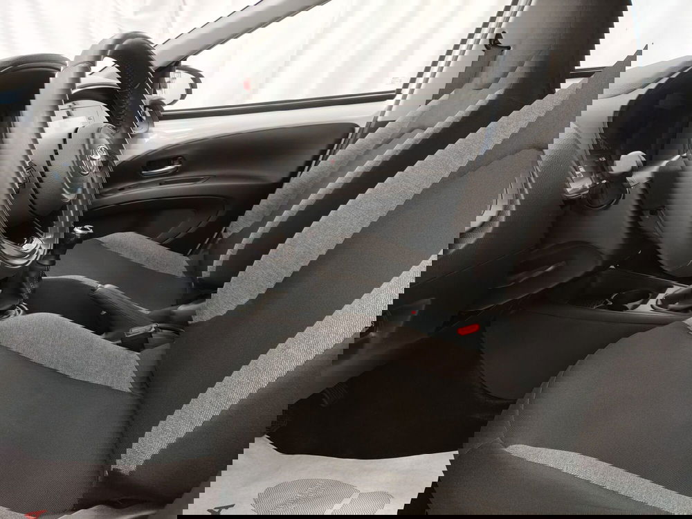 Toyota Aygo X usata a Frosinone (14)