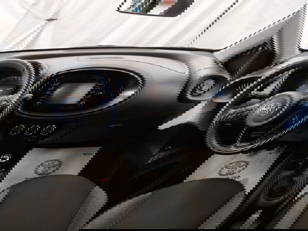 Toyota Aygo X usata a Frosinone (9)