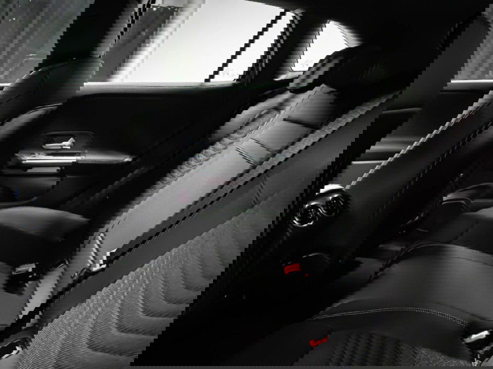 Mercedes-Benz EQA nuova a Rimini (18)