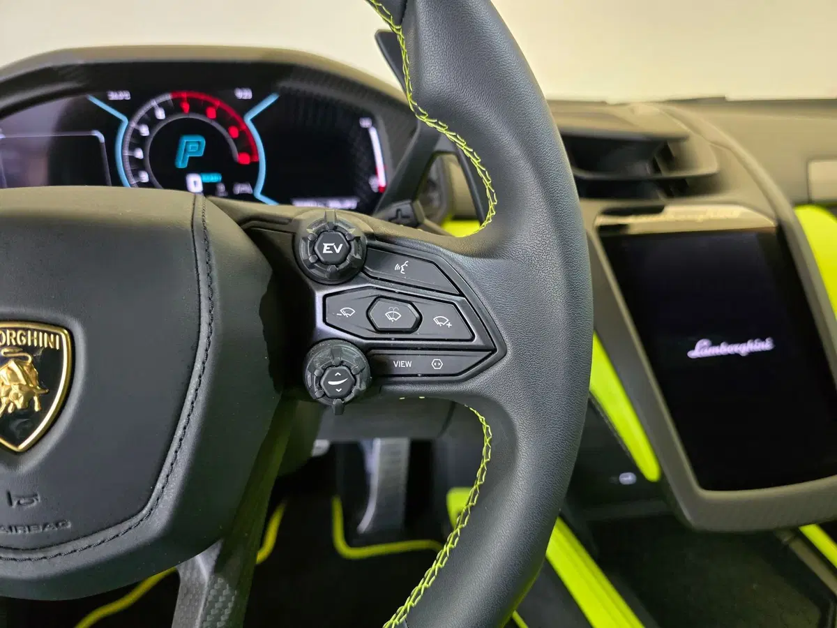 Lamborghini Revuelto usata a Bologna (16)