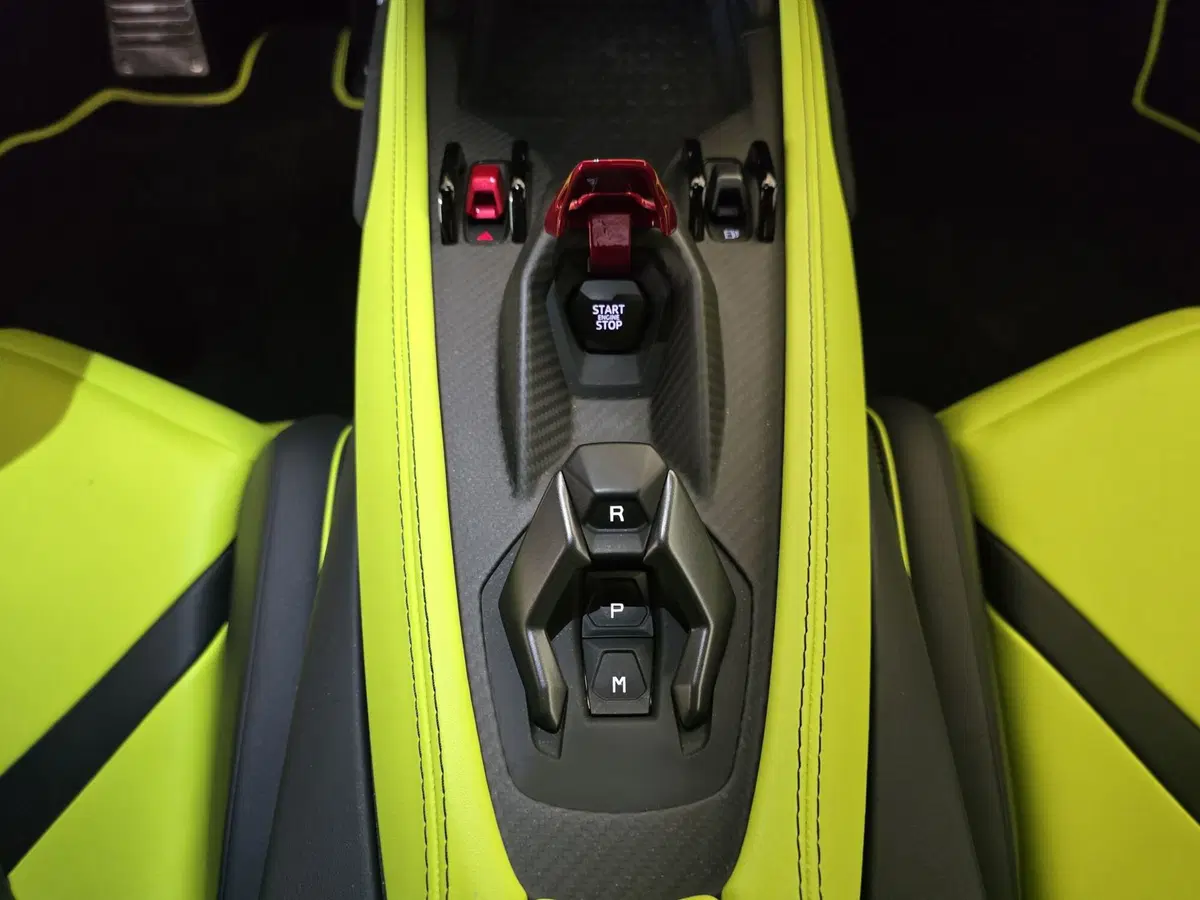 Lamborghini Revuelto usata a Bologna (18)