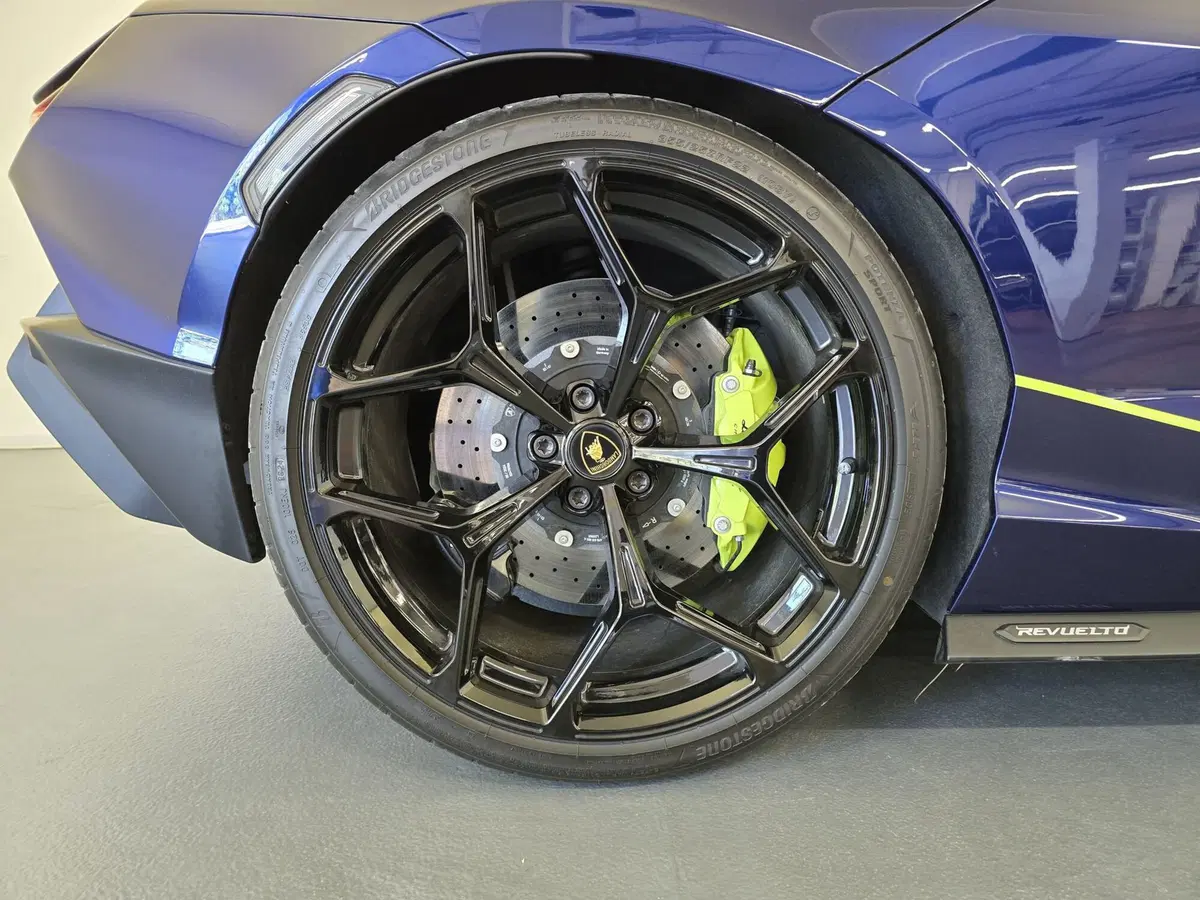 Lamborghini Revuelto usata a Bologna (8)