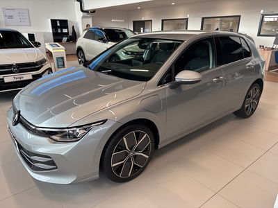 Volkswagen Golf 1.5 tsi ehybrid Style 204cv dsg nuova a Salerno
