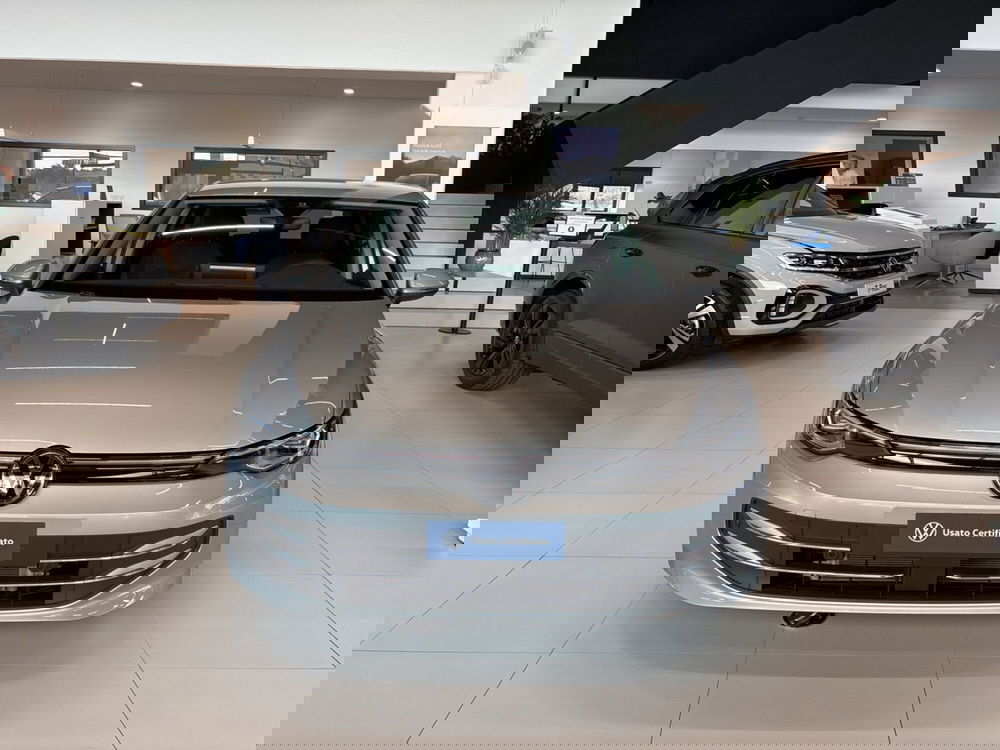 Volkswagen Golf nuova a Salerno (3)