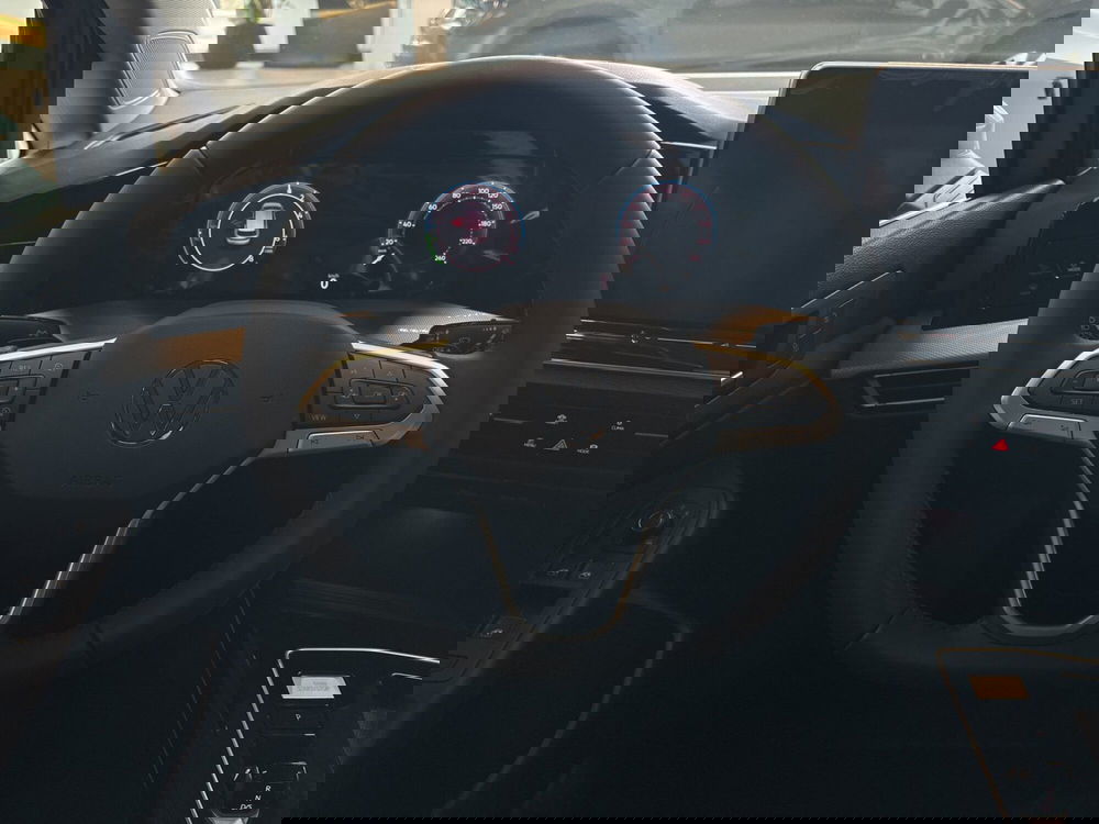 Volkswagen Golf nuova a Salerno (9)