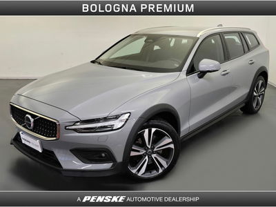 Volvo V60 Cross Country 2.0 b4 Plus awd auto del 2023 usata a Casalecchio di Reno