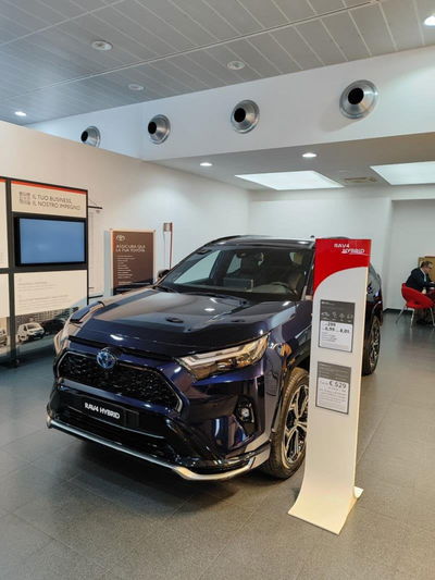 Toyota Rav4 PHEV E-CVT AWD-i More Style del 2023 usata a Perugia