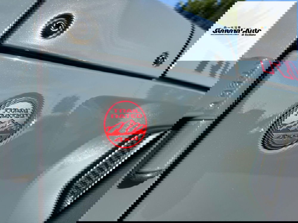 Jeep Wrangler Unlimited nuova a Lucca (11)