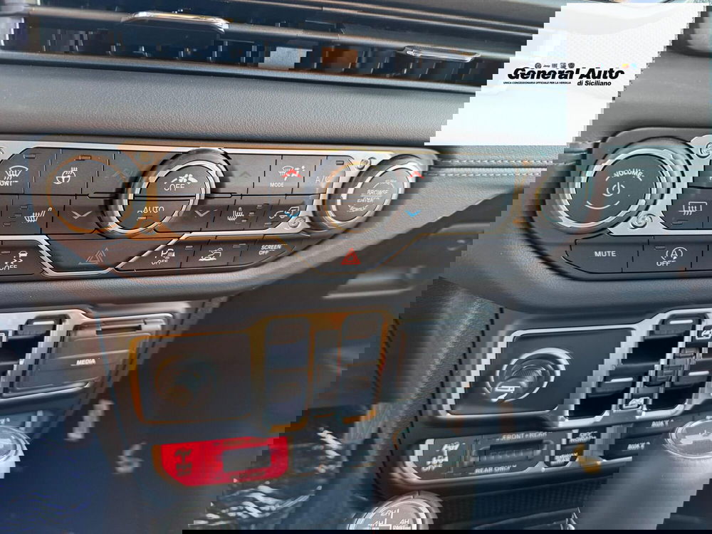 Jeep Wrangler Unlimited nuova a Lucca (15)