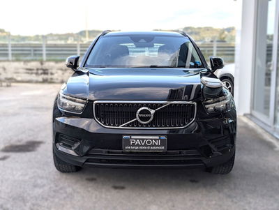 Volvo XC40 T2 Momentum Core del 2021 usata a Pescara