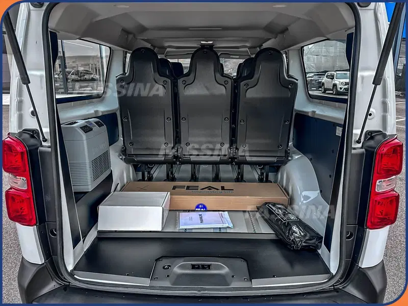 Opel Vivaro Furgone nuova a Milano (10)