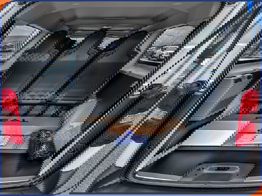 Opel Vivaro Furgone nuova a Milano (10)