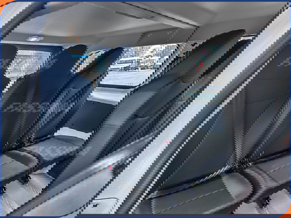 Opel Vivaro Furgone nuova a Milano (11)