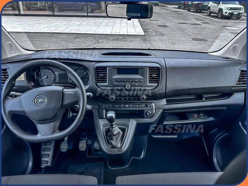 Opel Vivaro Furgone nuova a Milano (13)