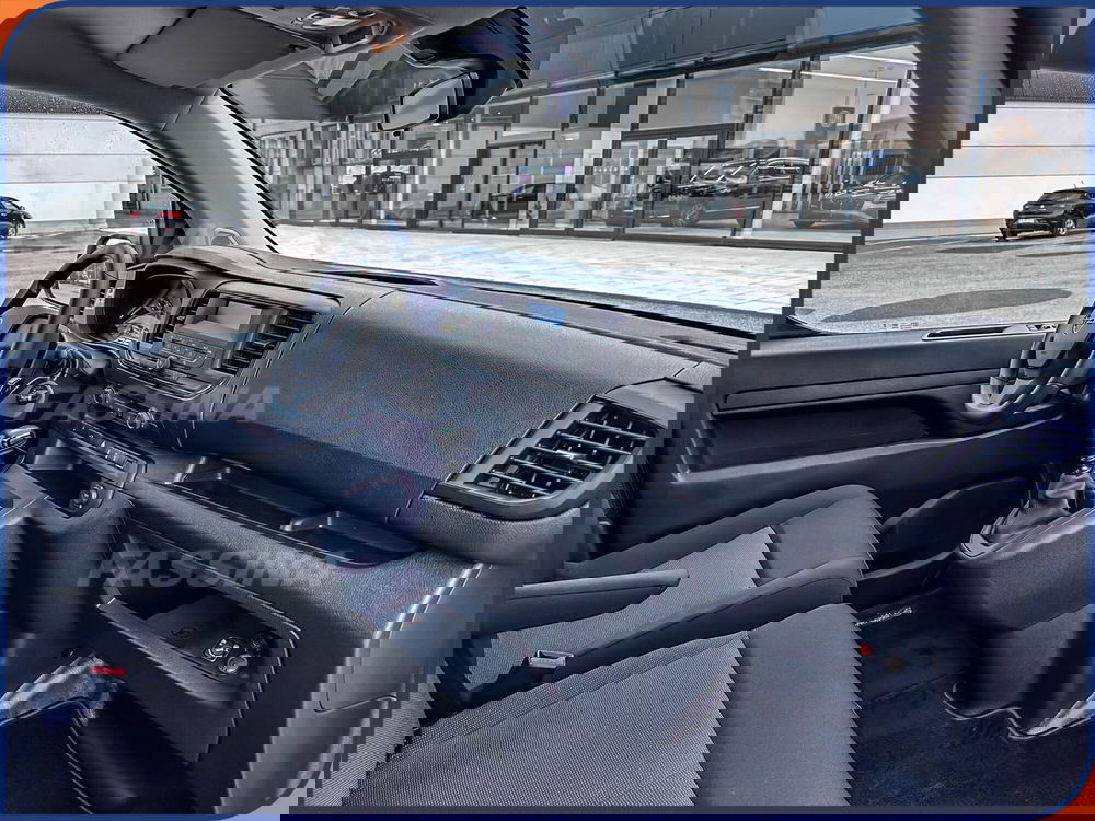 Opel Vivaro Furgone nuova a Milano (14)