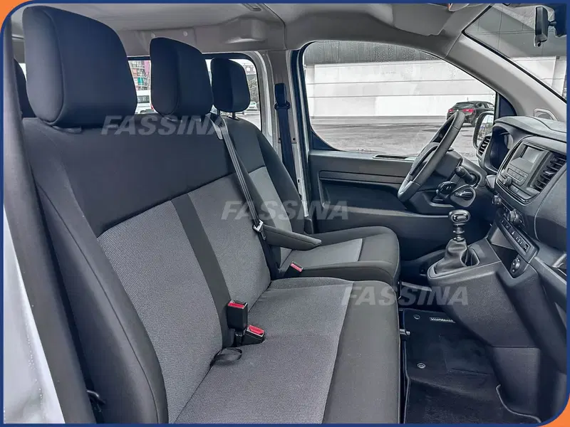 Opel Vivaro Furgone nuova a Milano (15)