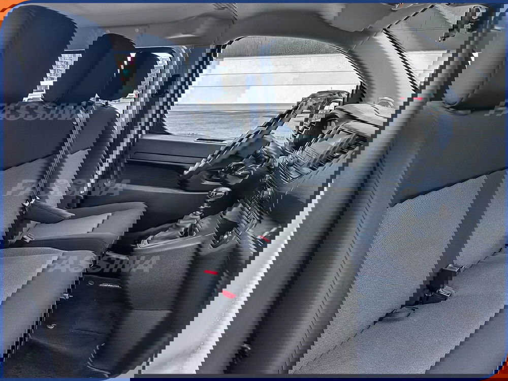 Opel Vivaro Furgone nuova a Milano (15)