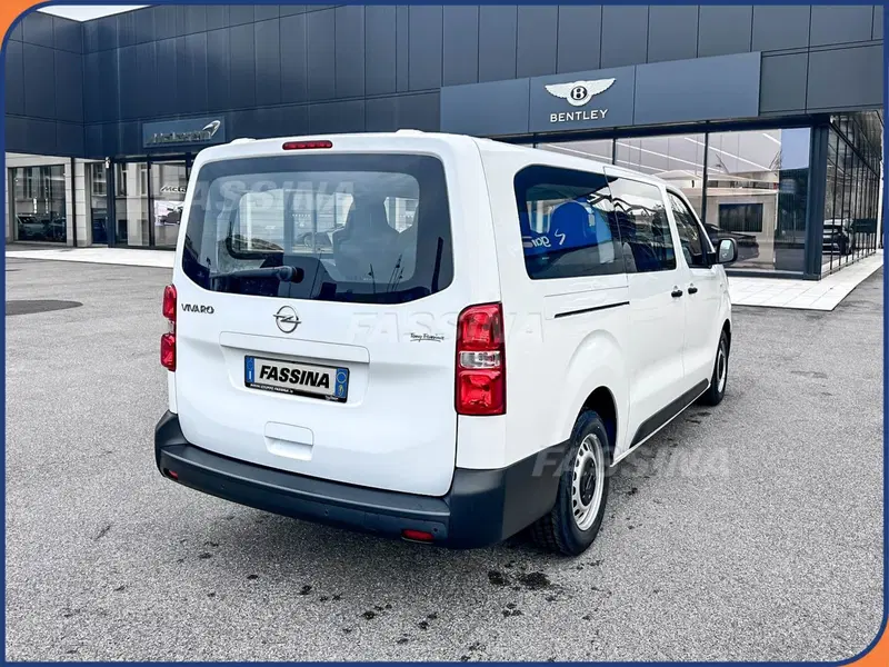 Opel Vivaro Furgone nuova a Milano (6)