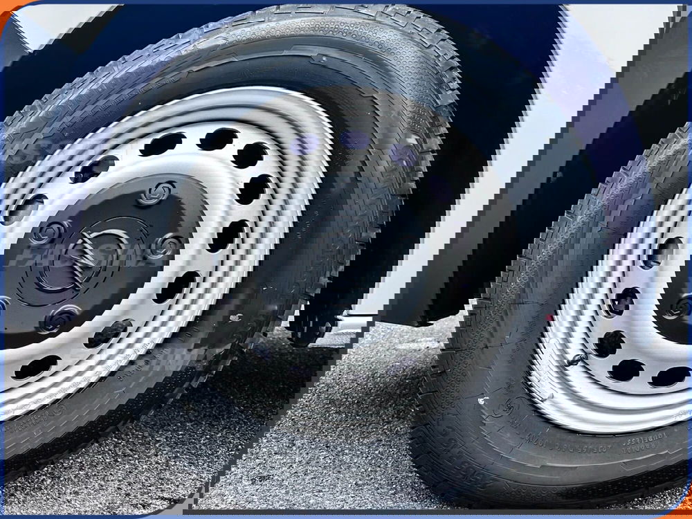 Opel Vivaro Furgone nuova a Milano (7)