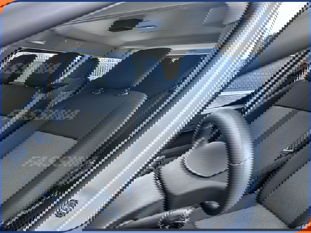 Opel Vivaro Furgone nuova a Milano (8)