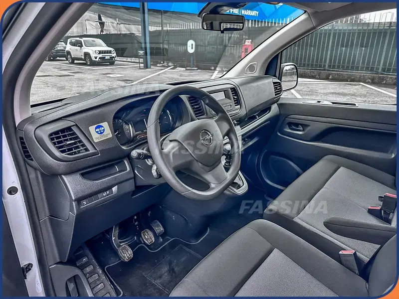 Opel Vivaro Furgone nuova a Milano (9)