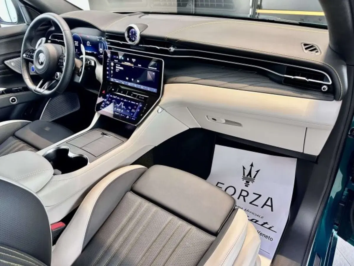 Maserati Grecale nuova a Torino (12)