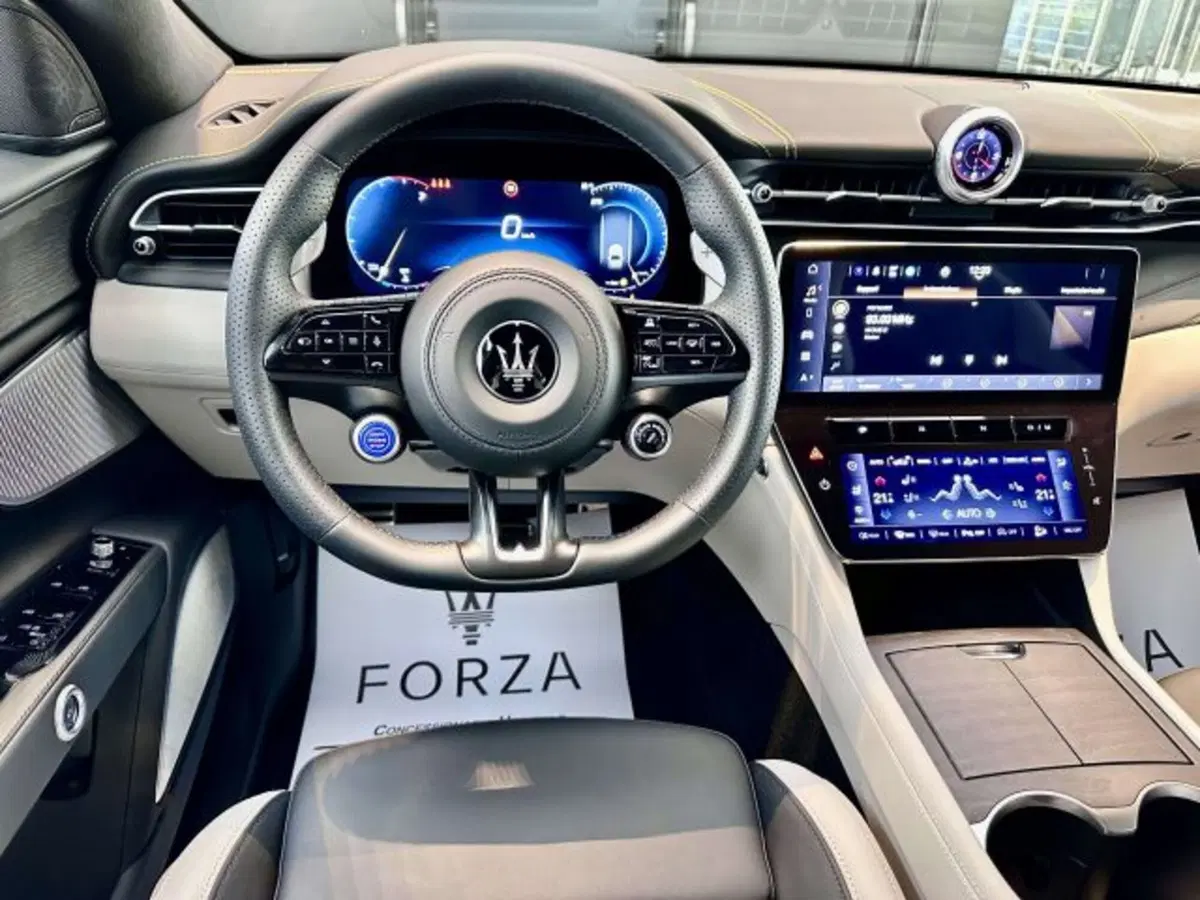 Maserati Grecale nuova a Torino (14)
