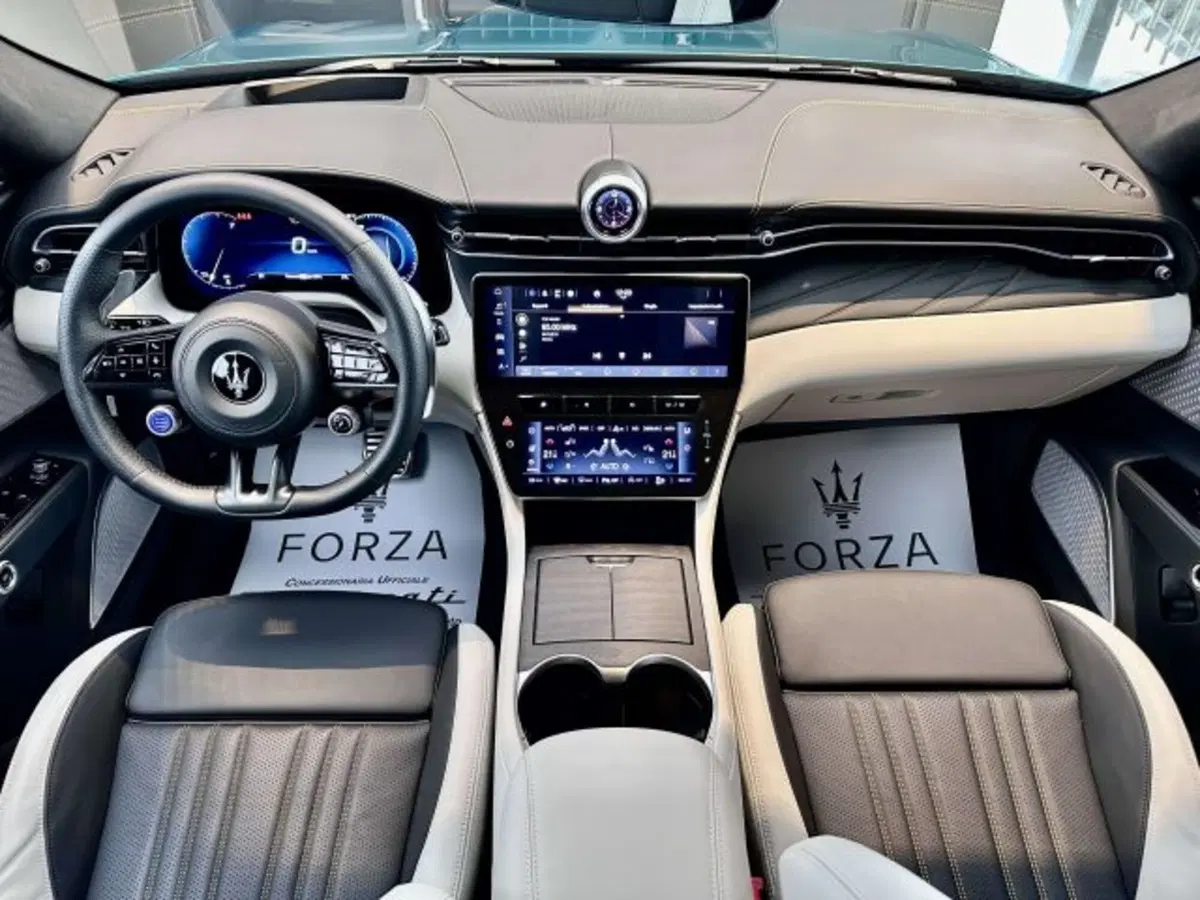 Maserati Grecale nuova a Torino (11)