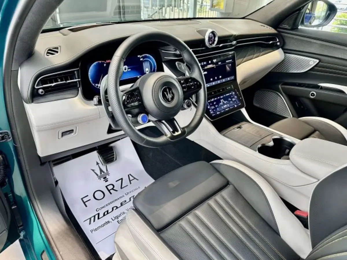 Maserati Grecale nuova a Torino (9)