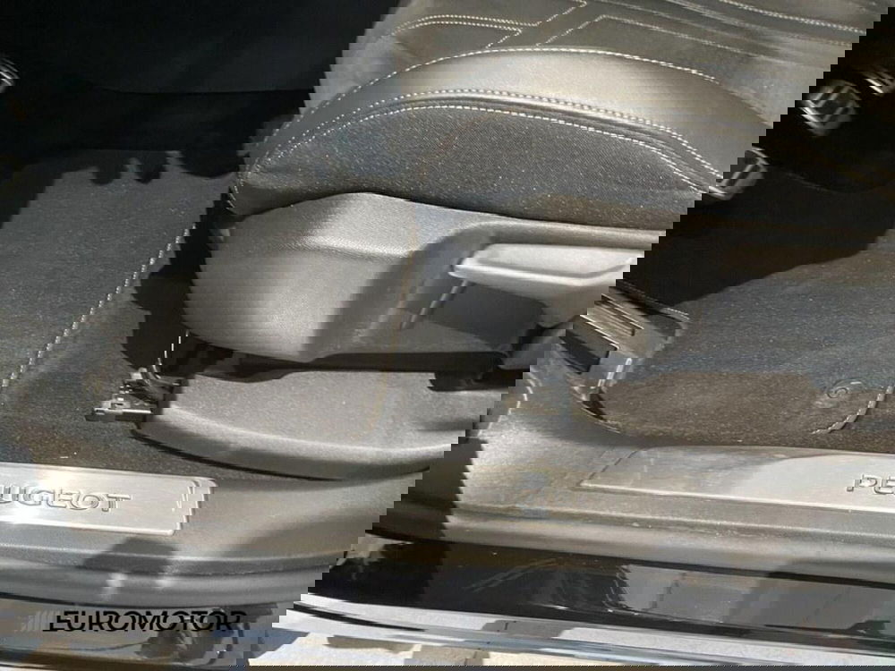 Peugeot 3008 usata a Bari (15)